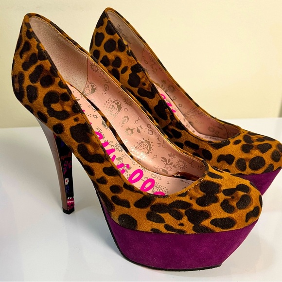 Betseyville Gracie Leopard Purple
Platform Stiletto 5 1/2 inch Heel size 7 EUC - Picture 1 of 11